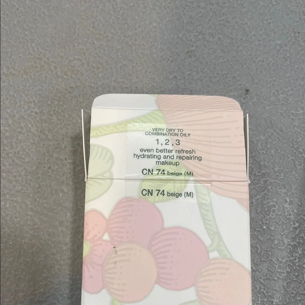 Clinique Even Better Refresh Hydrating and Repairing Makeup - Cream